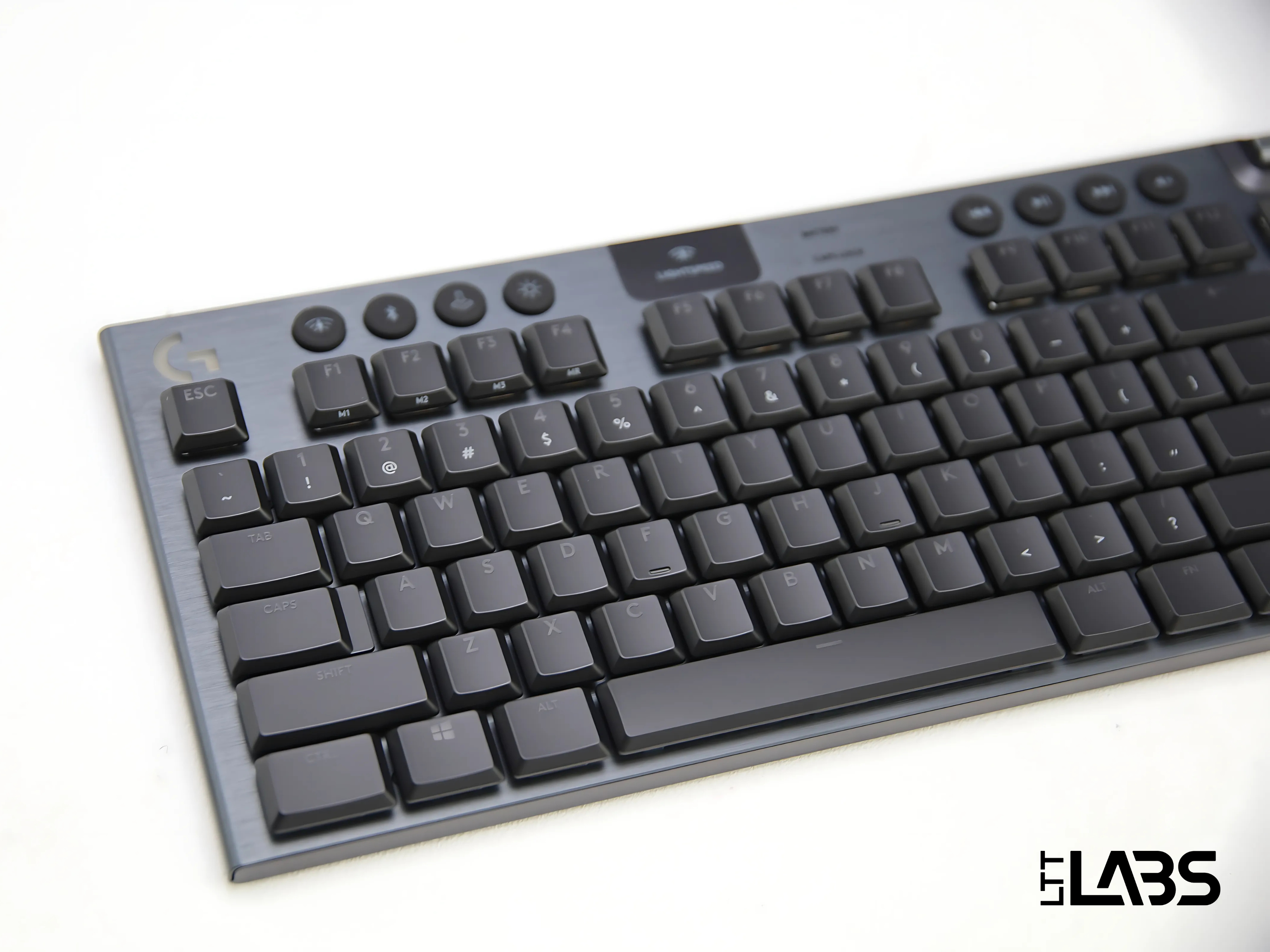 Logitech G915 TKL LIGHTSPEED vs Pulsar PCMK 2 HE TKL | LTT Labs