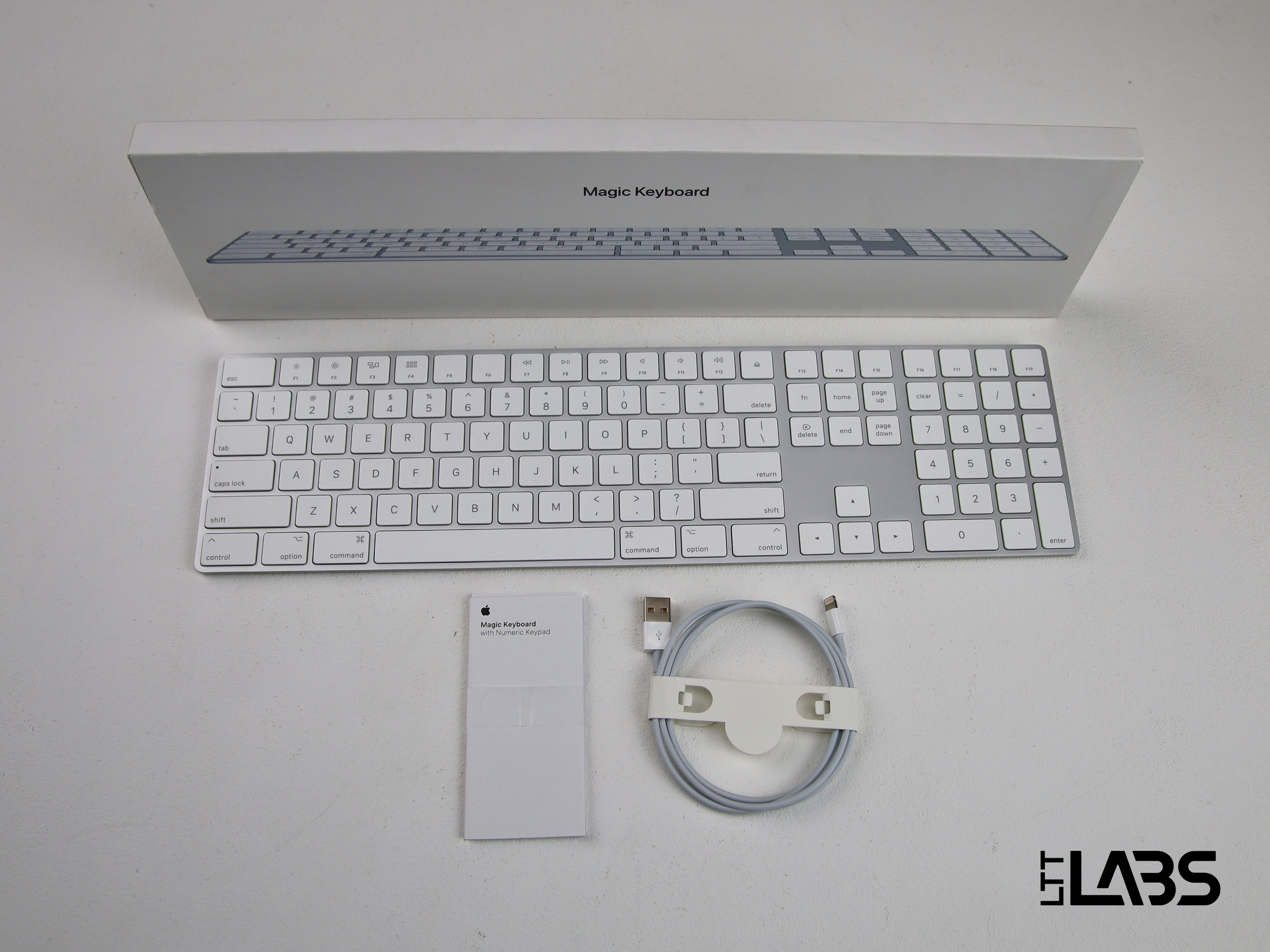 Apple Magic Keyboard ホワイト 本体 11インチiPad Air（M2）用Magic Keyboard - 日本語 - ホワイト