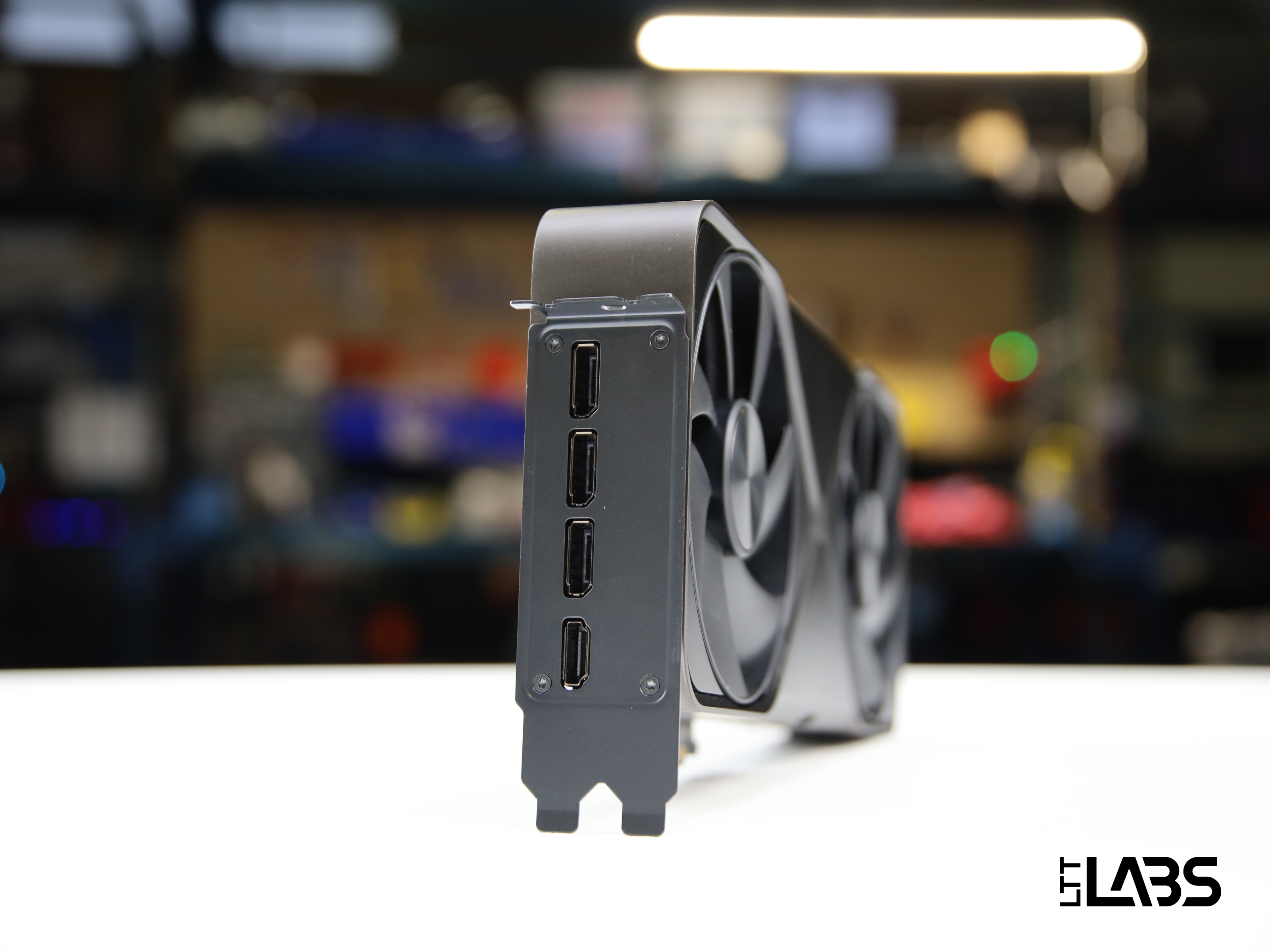 NVIDIA GeForce RTX 5090 Founders Edition | LTT Labs