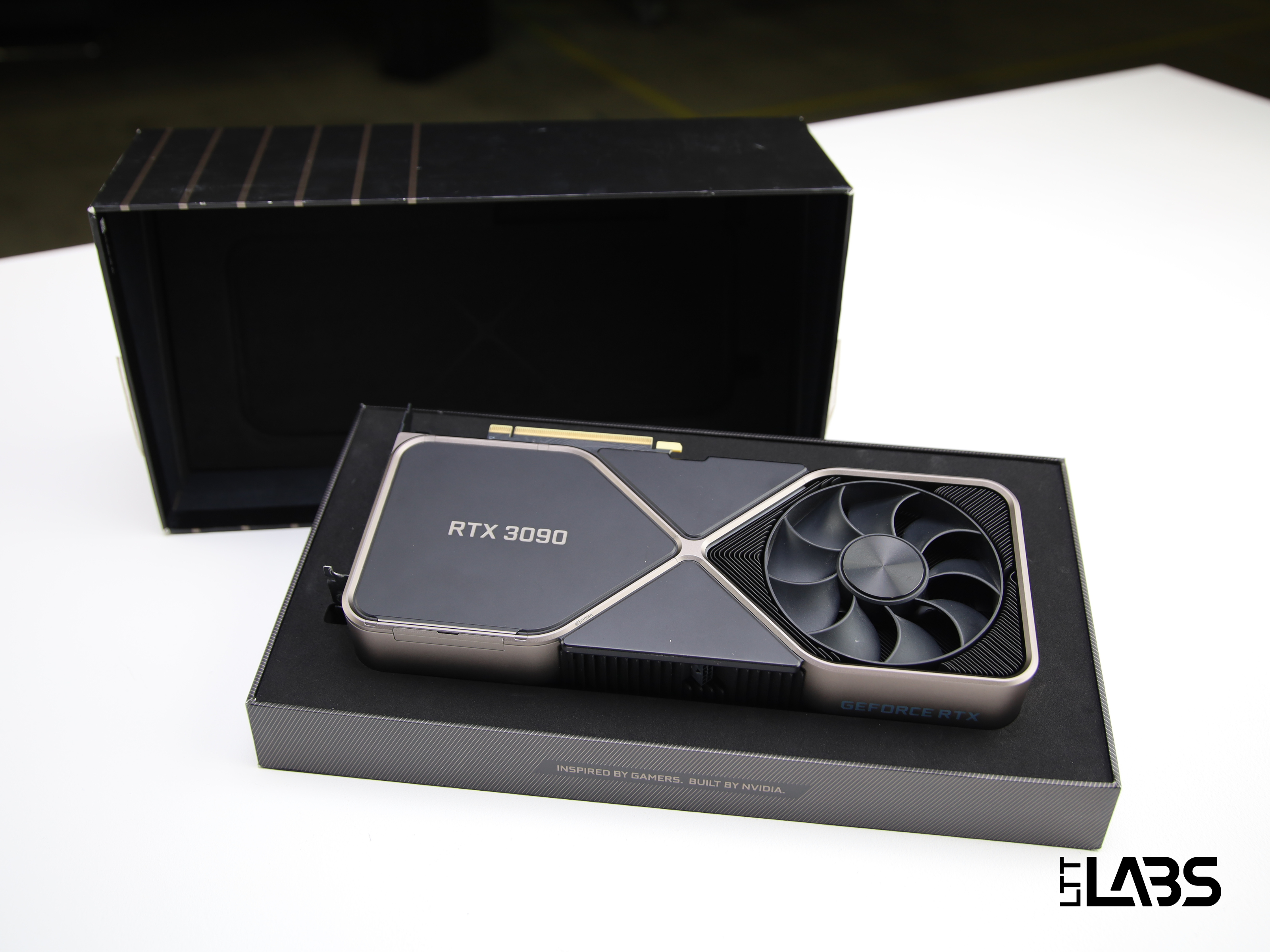 NVIDIA GeForce RTX 3090 Founders Edition | LTT Labs