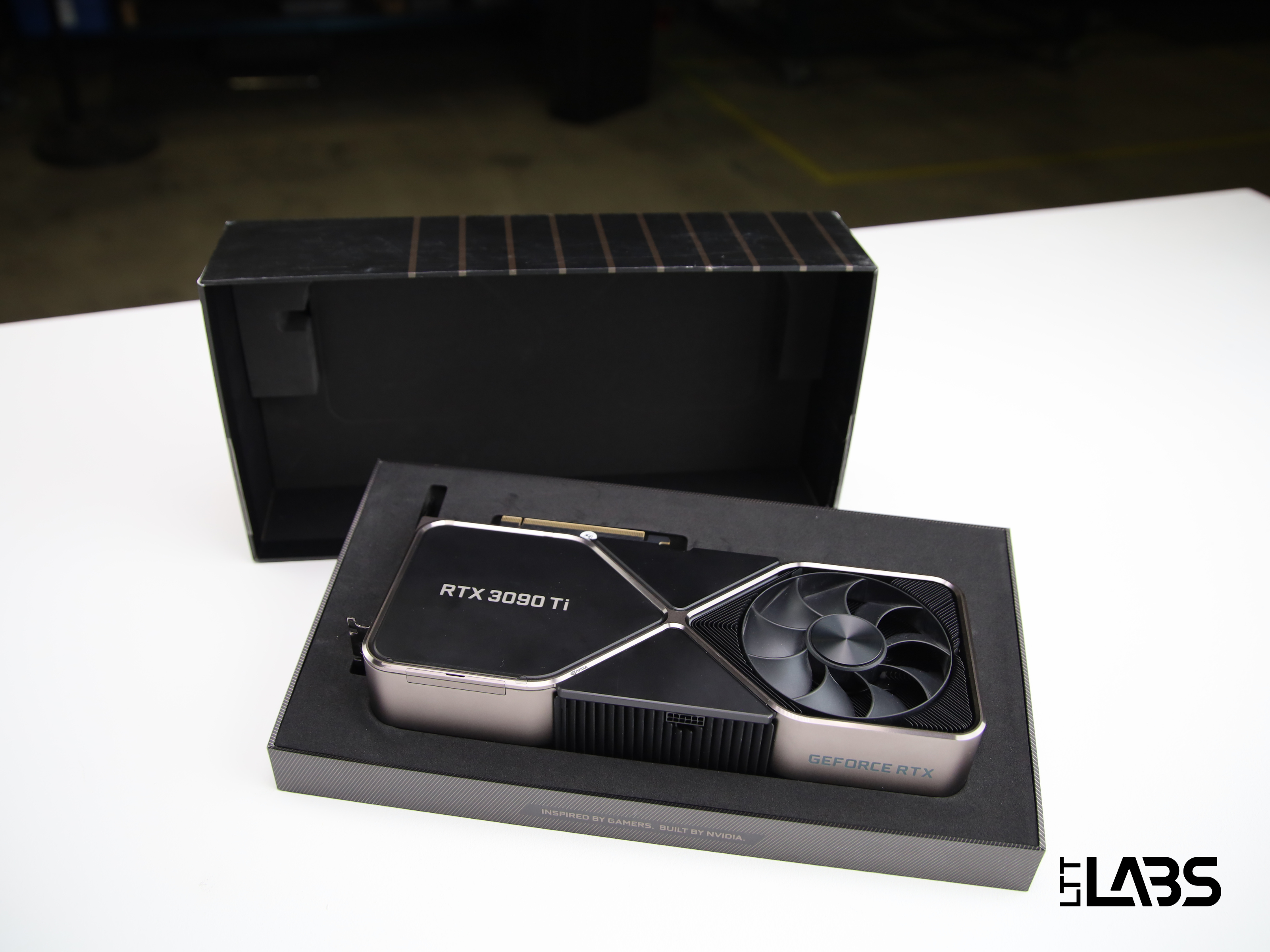 NVIDIA GeForce RTX 3090 Ti Founders Edition | LTT Labs