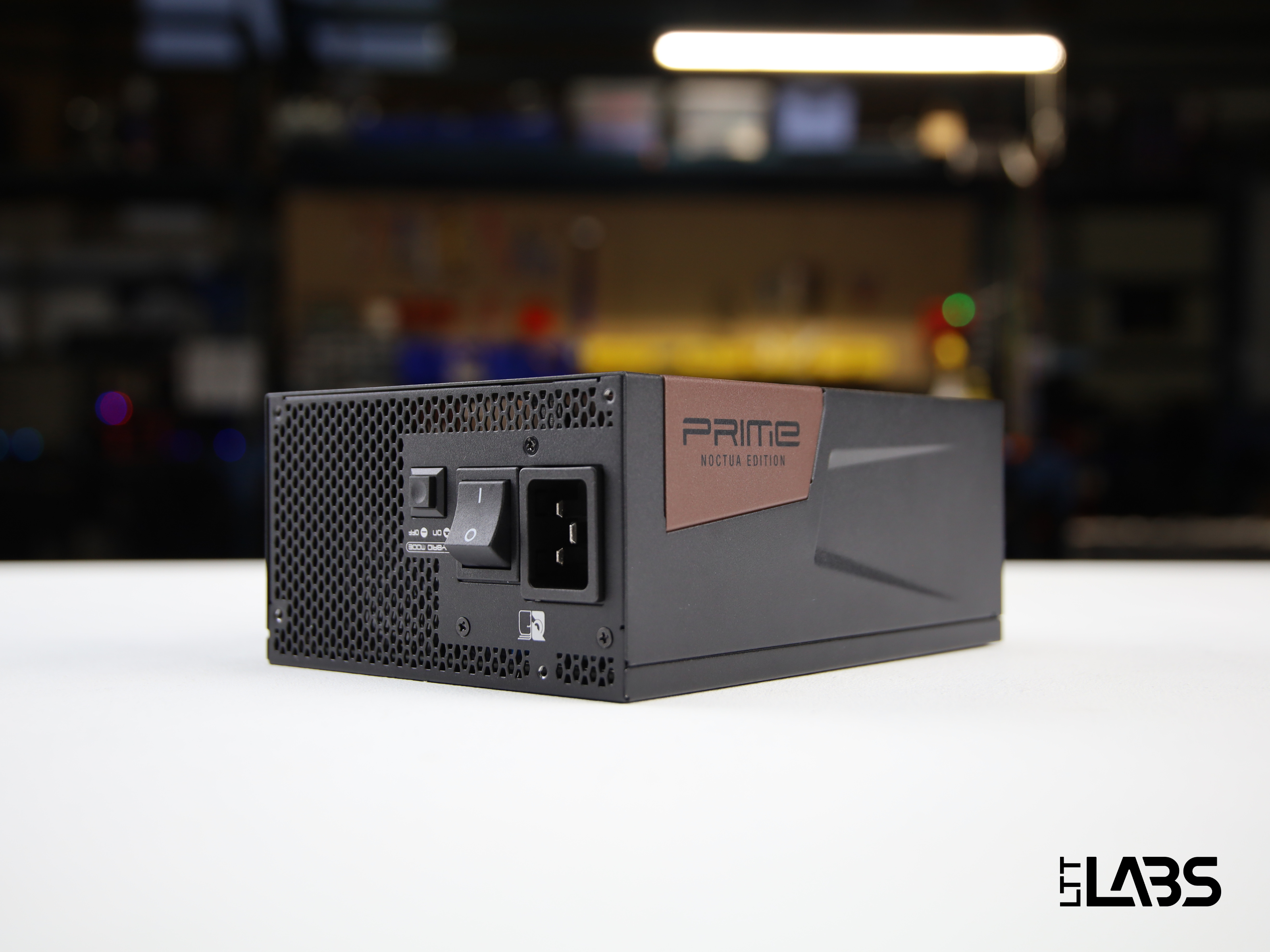 XPG FUSION 1600 TITANIUM vs Seasonic PRIME TX-1600 Noctua Edition