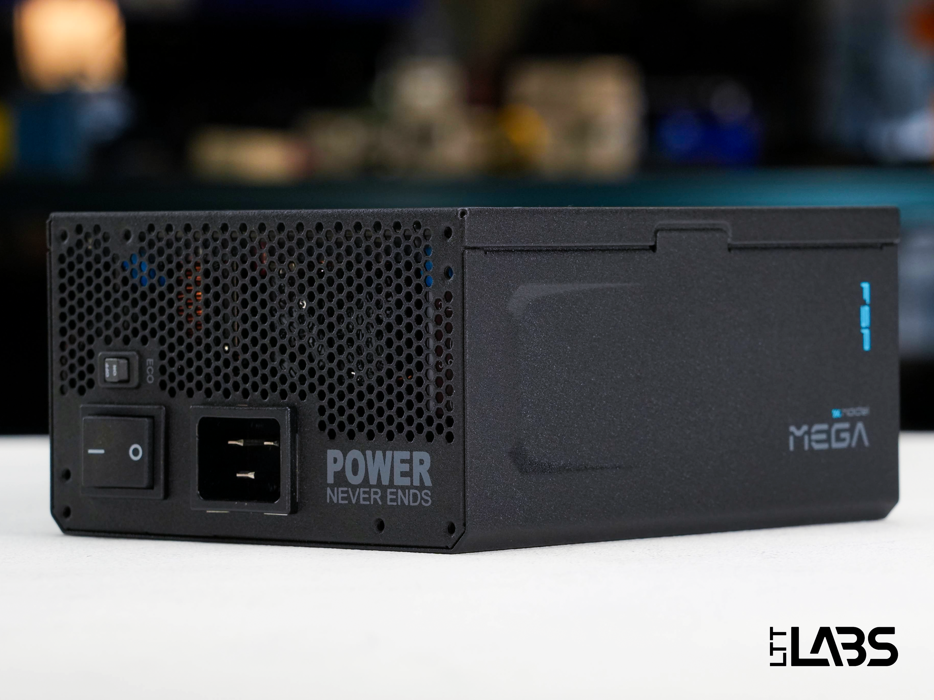 Cooler Master V750 SFX Gold 750W vs FSP Group MEGA TI 1650W | LTT Labs